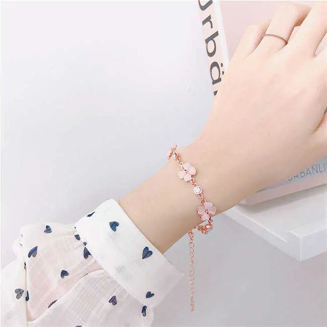 Fyra-löv Clover Armband Girls 'Temperament Jelly Korean Version Enkel litteratur och konstarmband Söt mjuk tjej Fashion Cherry Blossom Pendant