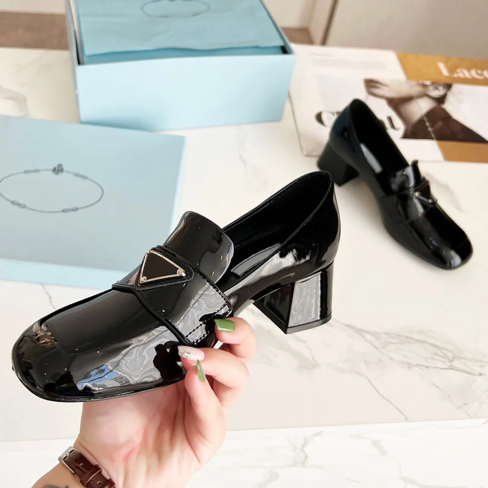 DHgate.com:Womens Genuine Leather Loafers with Triangle Logo