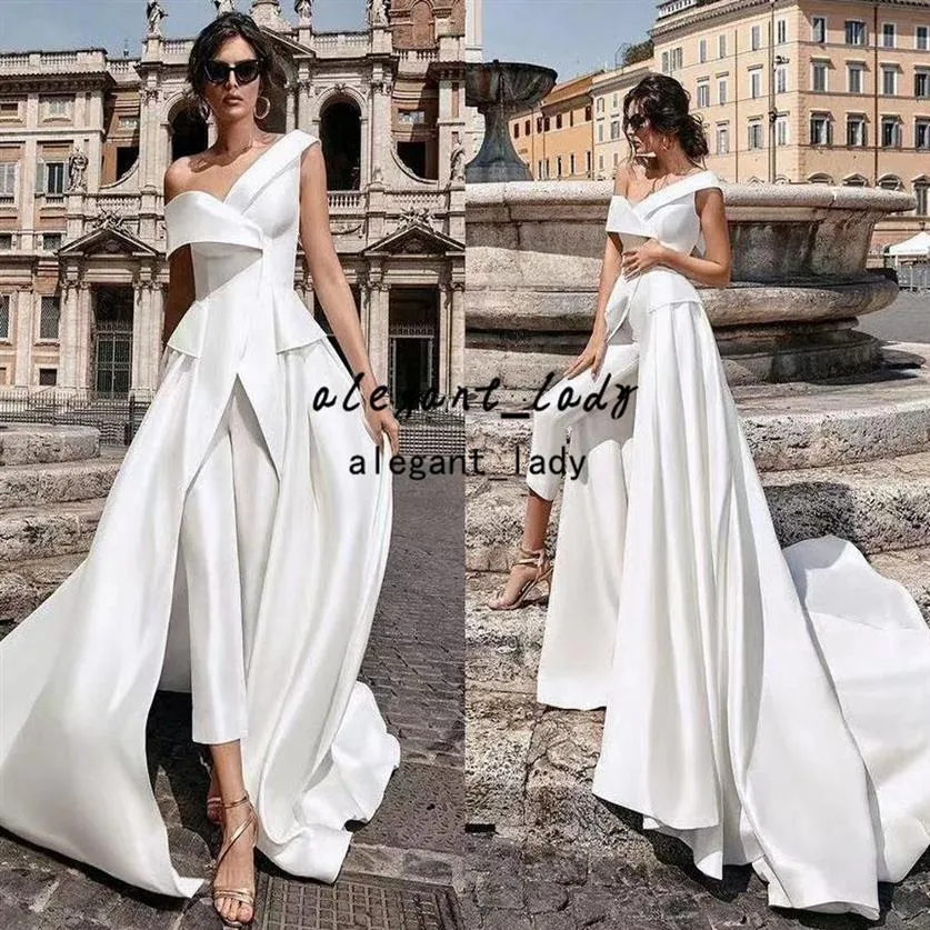 Robe de mariée en plein air à épaules dénudées combinaison avec train 2022 tache mate tenue moderne plage pays mariée pantalon costume Robes246j