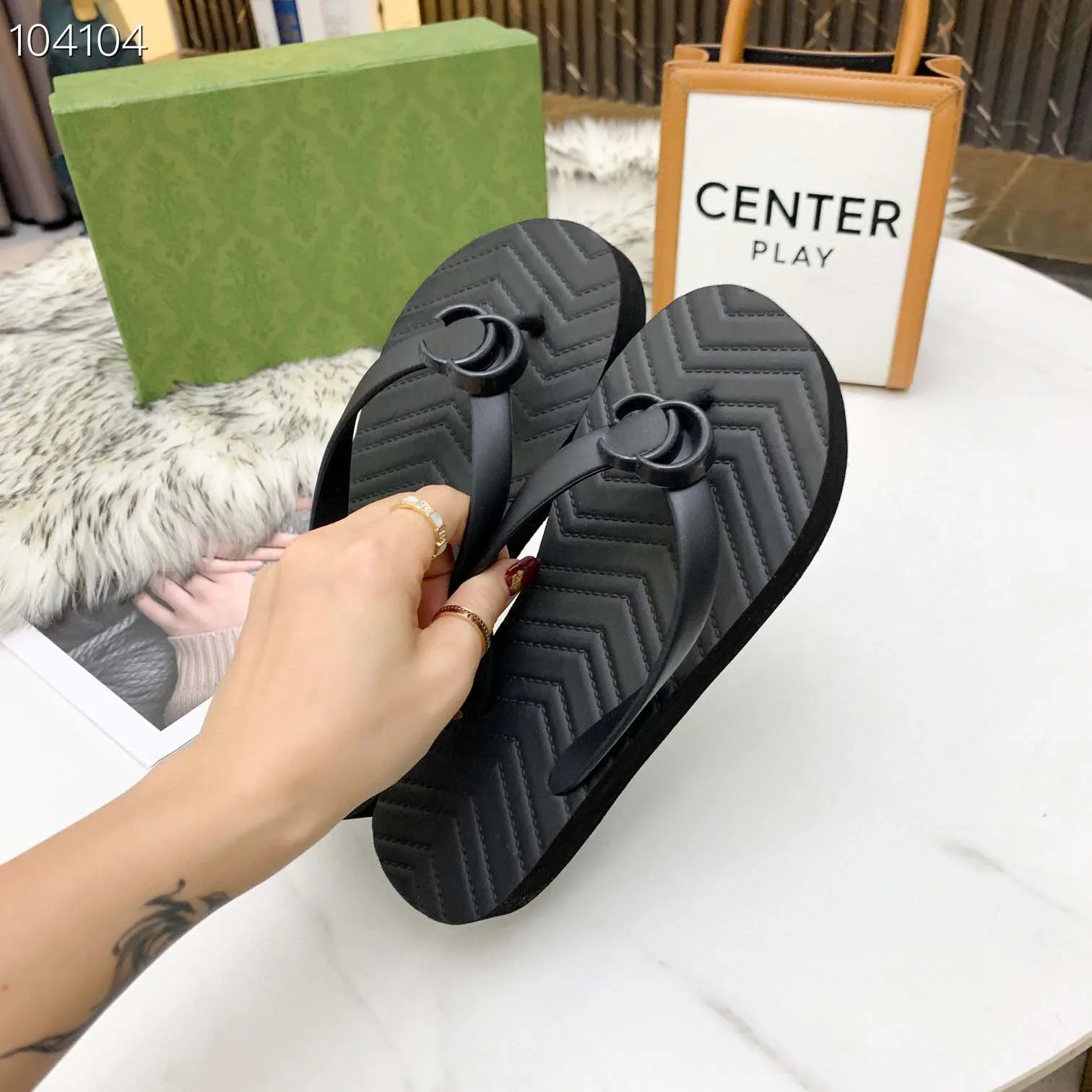 2023 rubber flat toe clip women's sandals slippers slides thick soled Flip-flops beach anti-skid sandals