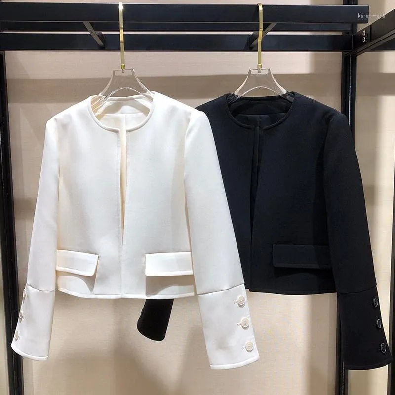 Jaquetas femininas blazer branco para mulheres na primavera e no outono de 2023 com um design de nicho de sentido simples curto casaco solto