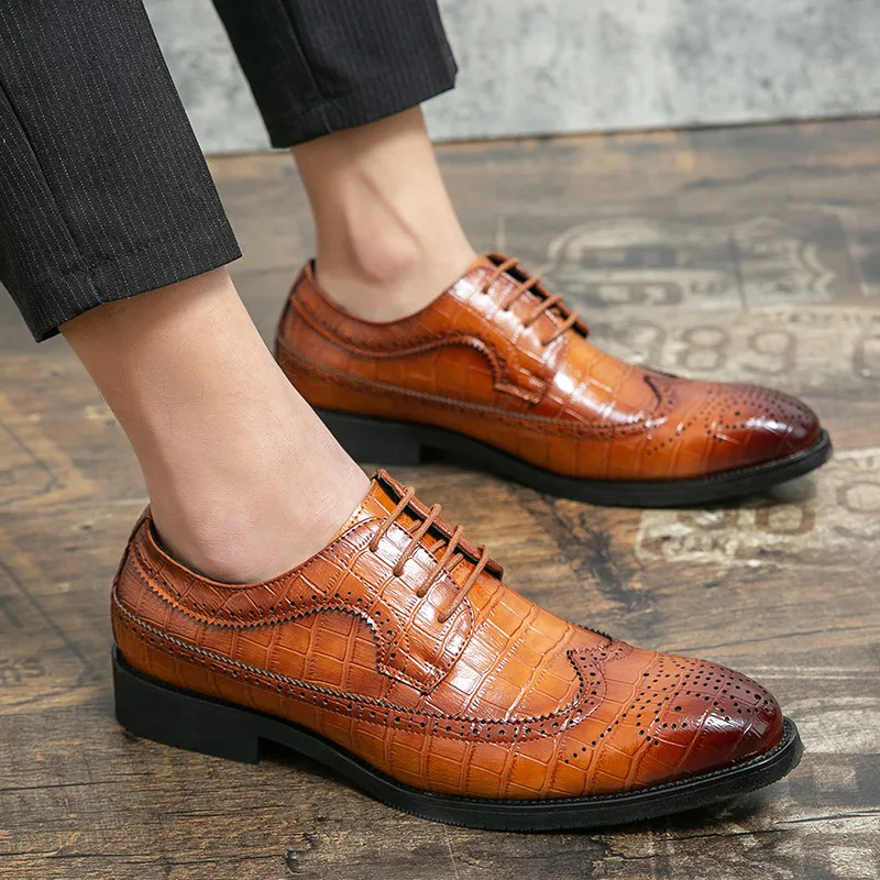 Britischer Stil, Retro-Stil, echtes Leder, braune Brogues für Herren, Schnür-Hochzeitsschuhe mit niedrigem Absatz für Herren, niedriges formelles Kleid, Übergröße 46