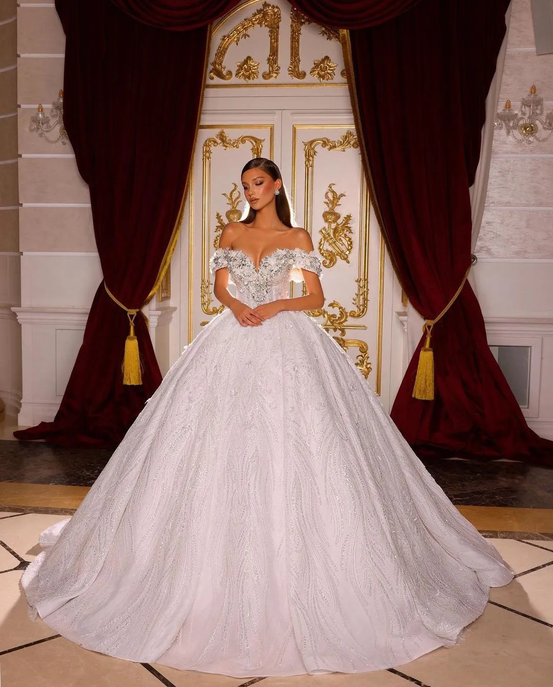 Sexy Ball Gown Wedding Dresses Sleeveless V Neck,... From Dressvip, $247.74  | DHgate.Com