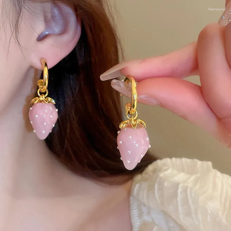 Dangle Earrings Korean Pink Strawberryペンダント女性のファッション甘いC字型パールアクセサリージュエリーギフト