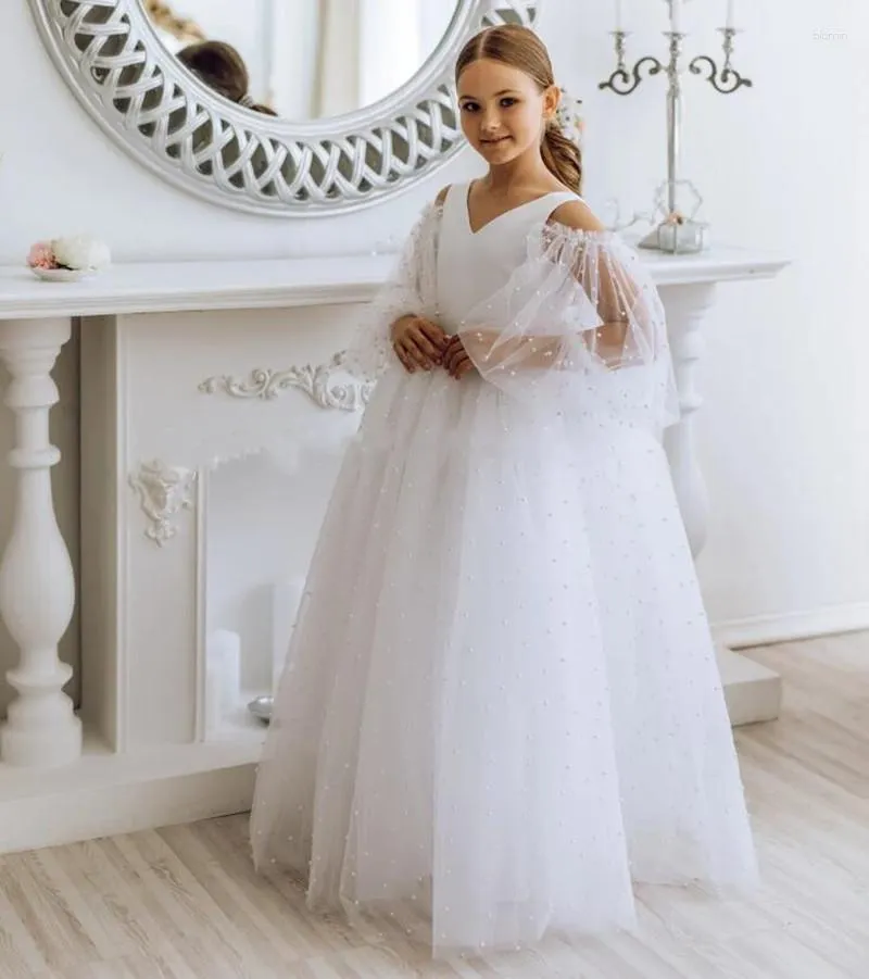 Flickaklänningar Vit blomma klänningsskikt Tulle Pearls V Neck Junior Bridesmaid bröllopsklänning Första nattvarden för flickor