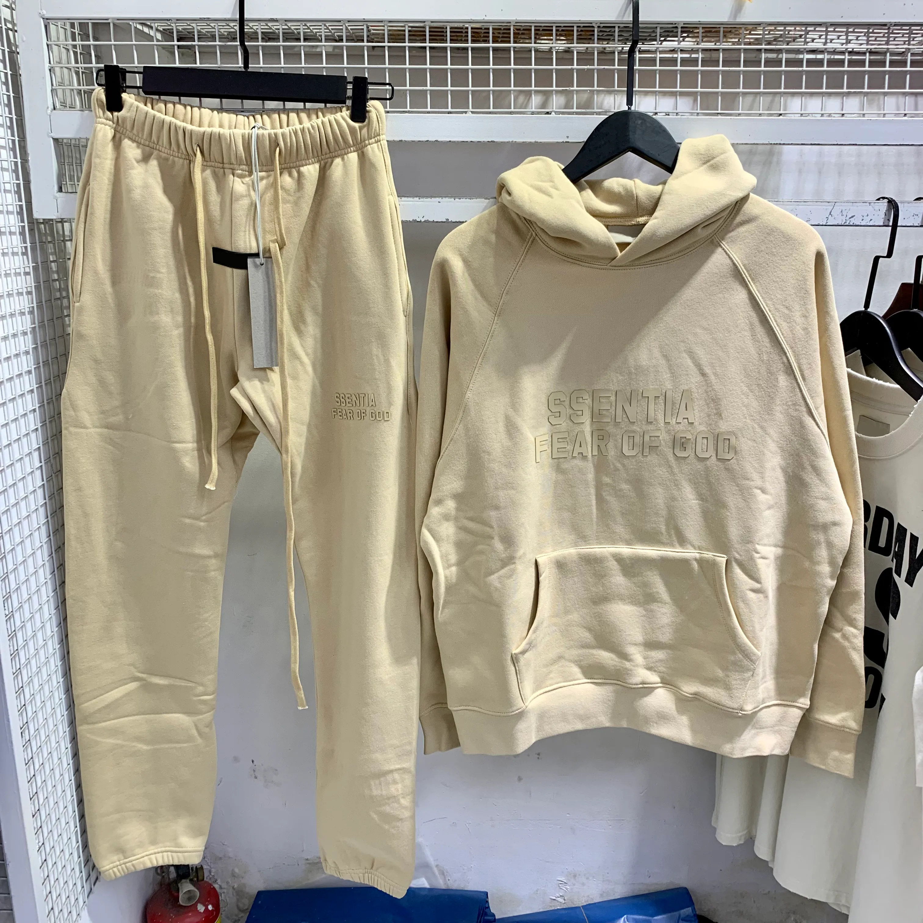 Designer Mens And Official Text Hooded Tracksuit Set Long Sleeve Sweatsuits  With Pocket For Running And Casual Outfits From Ggpromax, $62.51 |  DHgate.Com