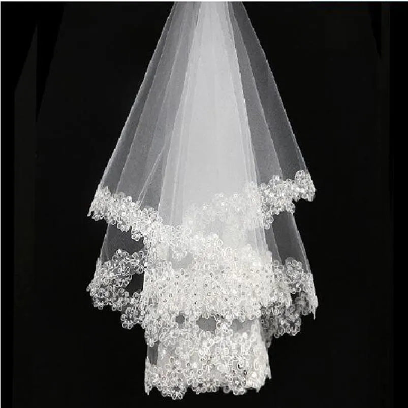 Billiga brudbröllopslöjor Korta vita elfenben Brudslöjor Sequined Lace Appliques Sequin Tulle Wedding Veils292w