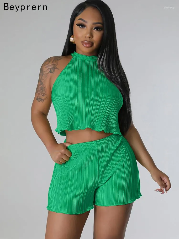 Survêtements pour femmes Beyprern Mode sans manches Halter Neck plissé Crop Top et taille haute Shorts Set Festival Outfits Rave Wear Night Out