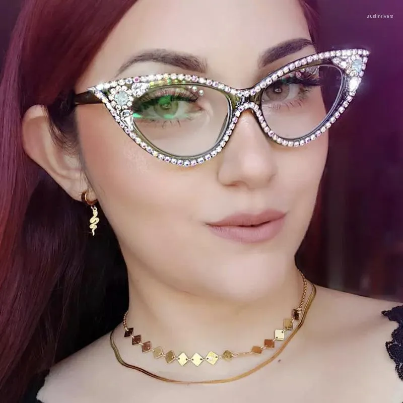 نظارات شمسية إطارات 2023 Cat Eye Women Eyeglasses Diamond Flat Mirror Ball Party Ginivative Greaitiative Frame Female