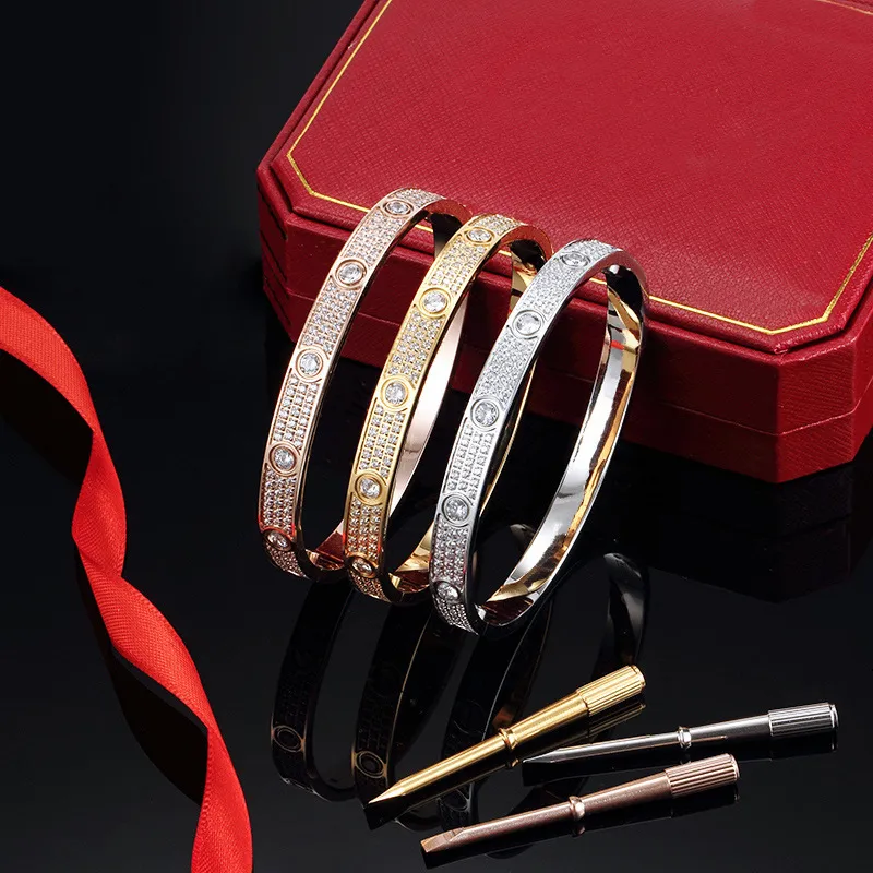 Ett klassiskt lyxigt smycken armband topp tio diamanter fyllde himlen för kvinnor skruvförare Bangle tunt design rosguld diamant bröllop engagemang armband varmt