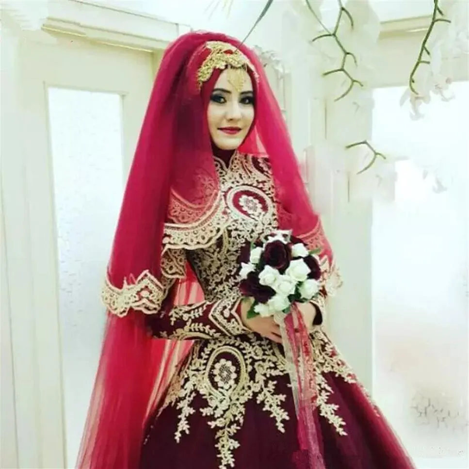 New Burgundy Muslim Wedding Dresses with Long sleeves African Wedding Ball Gowns with Gold Appliques Hijab Saudi Arabia Bridal Dre217E