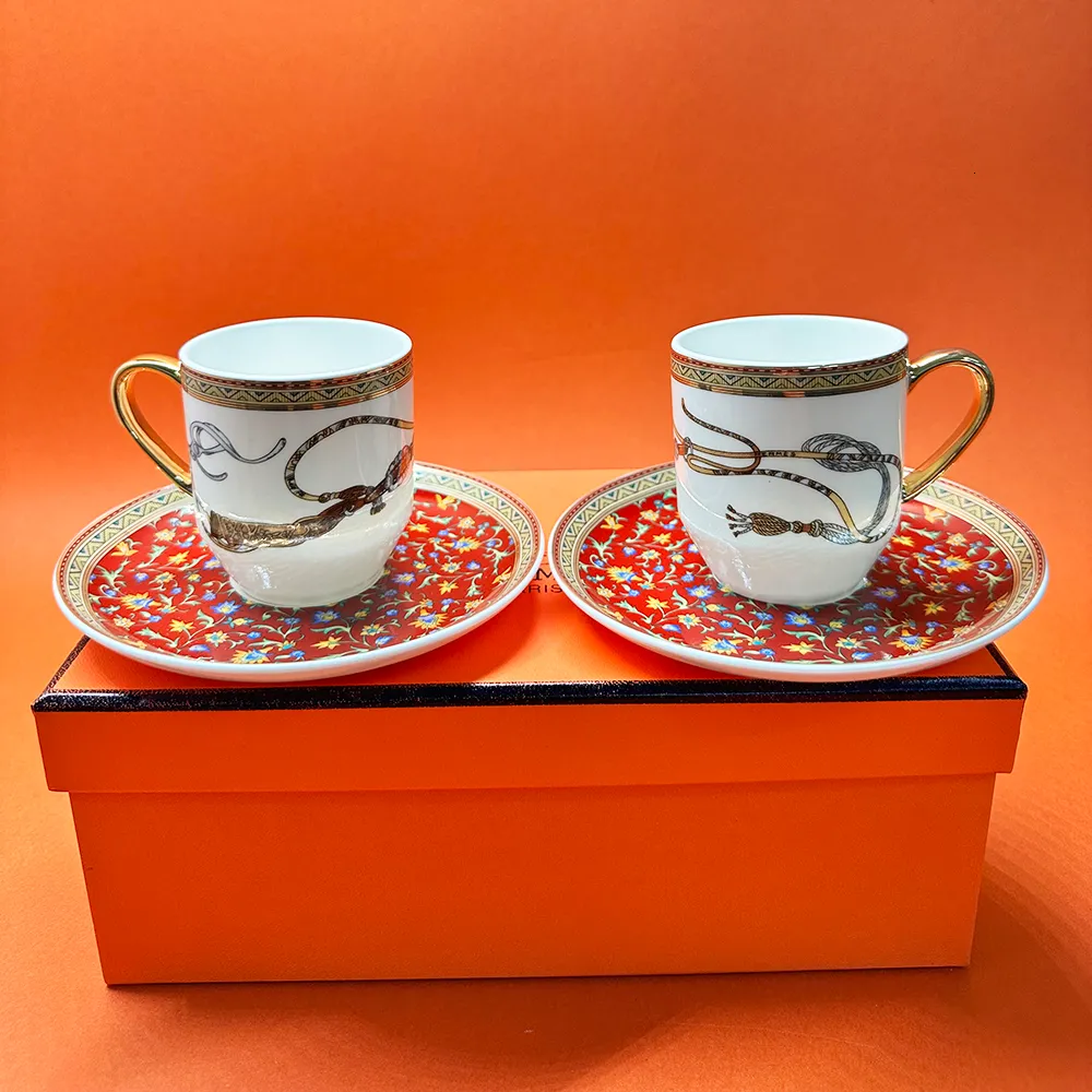 Muggar elegant benskärning kinesisk kopp multityp enkel keramisk kaffe och sås tallrik 2 uppsättningar mönster med ruta 230719