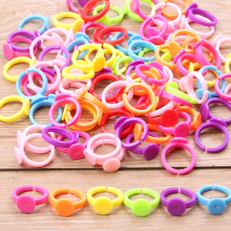 50pcs 13*20mm Random Mixed Color Plastic Adjustable Colorful Rings For Kids With 8mm Blank Pad Tray