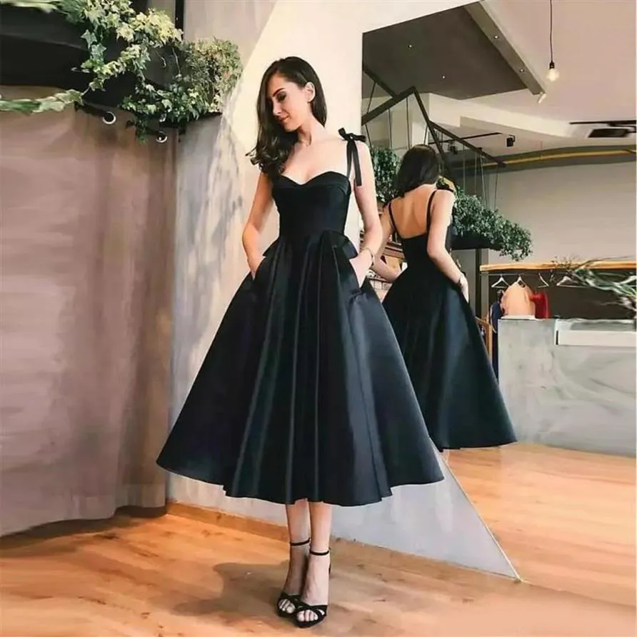 Kleine schwarze Heimkehrkleider, A-Linie, Ballkleider, Spaghettiträger, Satin, kurzes Cocktailkleid, Teelänge, formelle Party, Go261F