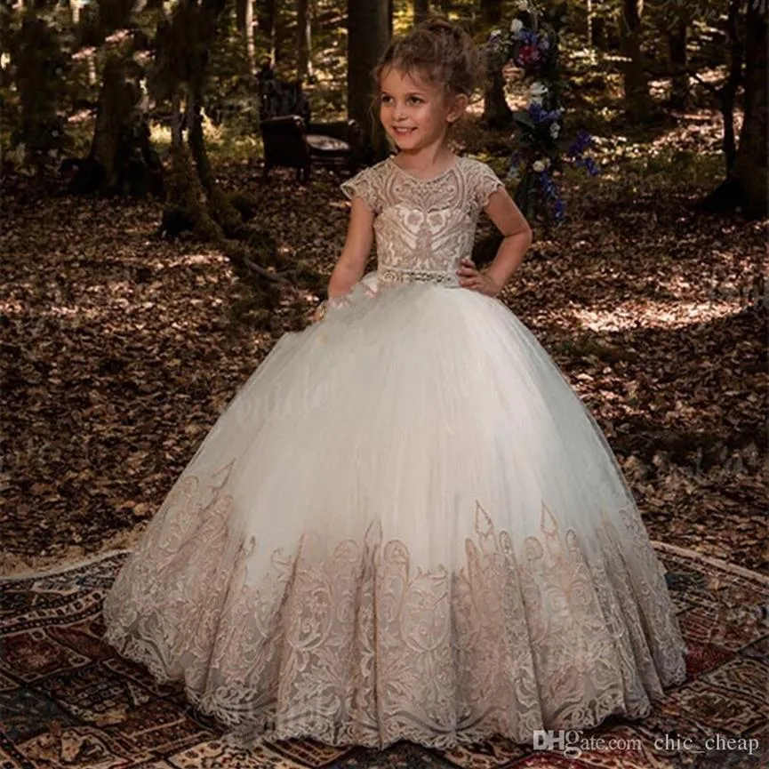 Flower Girl Dresses Princess Ball -klänning av axeln med handgjorda fjärilsblommor Puffy Kids Toddler Pageant Gown278m