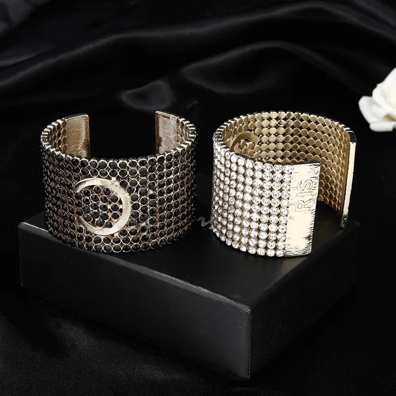 Diamant Large Bracelets Designer pour les femmes Lettre d'or Open Bangle Love Bracelet avec Box Designers Jwerlry Womens Cuff Bangles C Accessoires de mariage