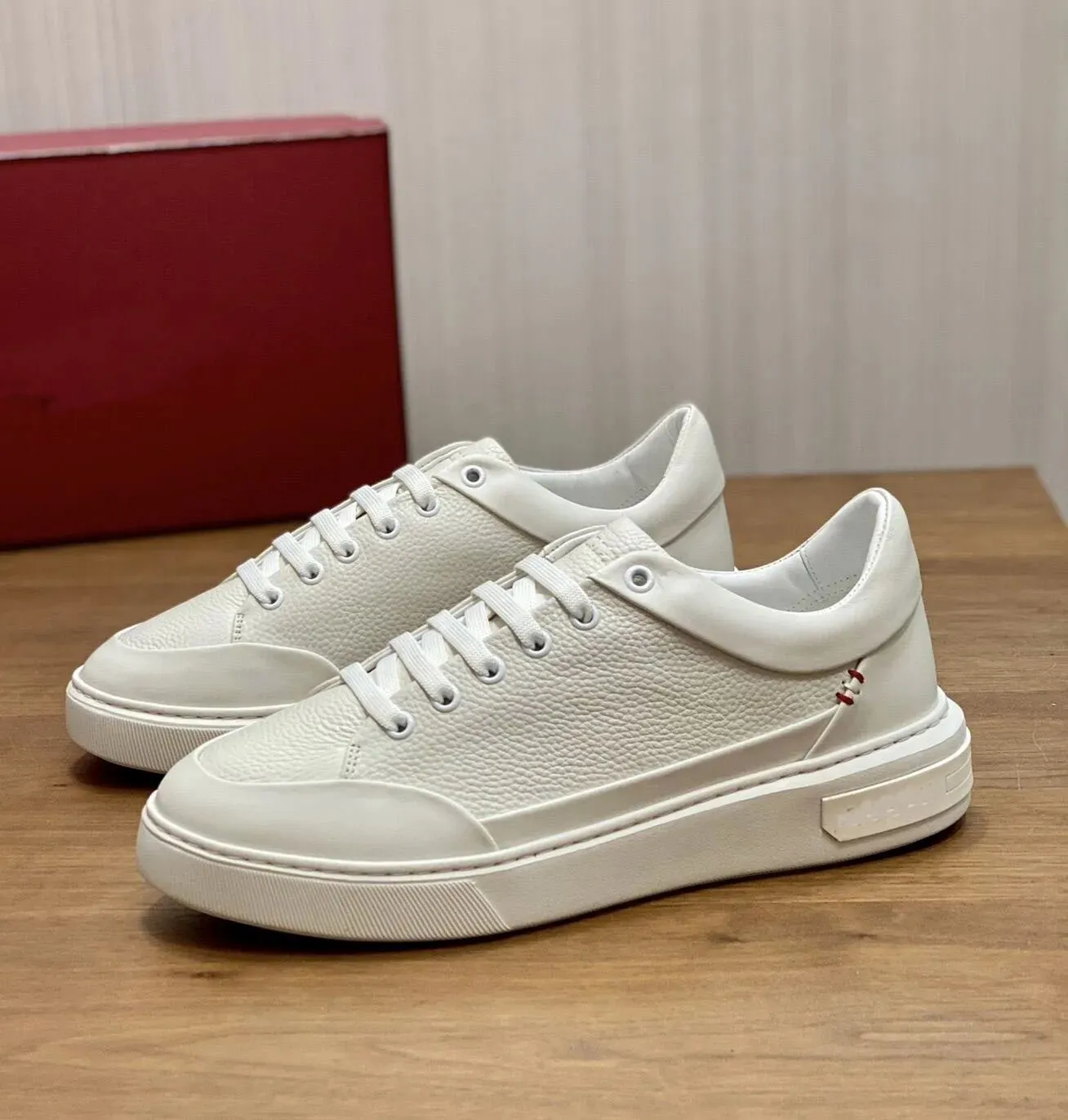 Top Luxury Men B Court Sneakers Shoes Smooth Leather Trainers White Black Navy Leather Chunky Rubber Outer Sole Party Dress Skateboard Walking EU38 46