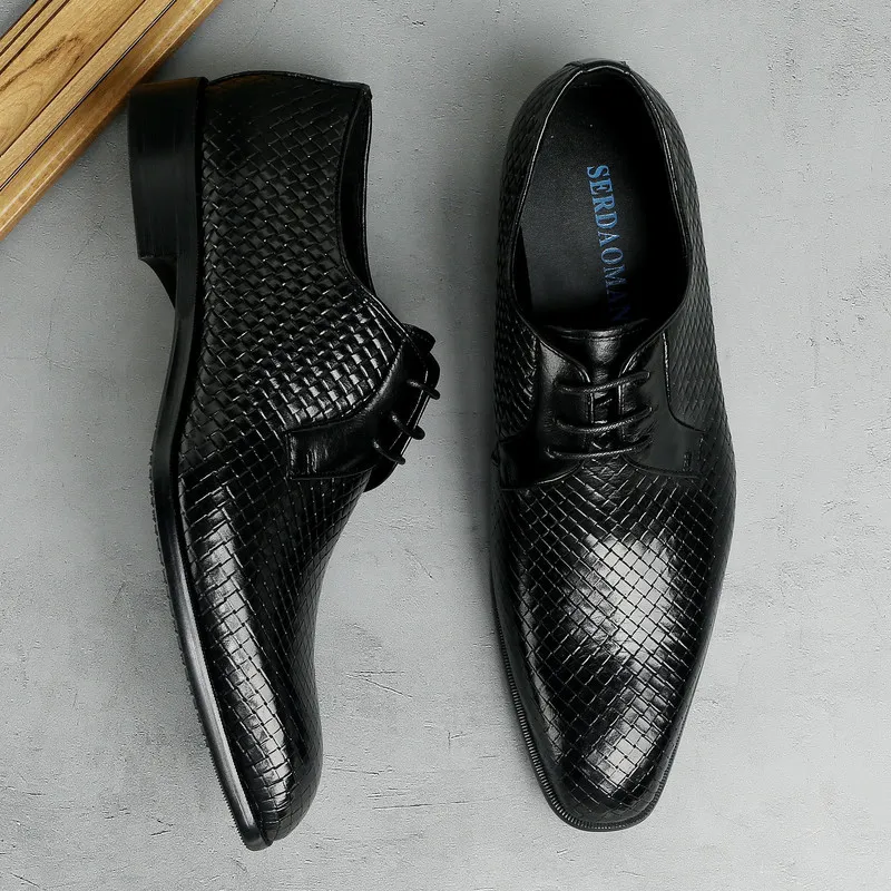 Zapatos de vestir Oxfords italianos de lujo para hombre, marca de cuero genuino hecha a mano, novedad de 2023, zapatos sociales informales negros elegantes para boda para hombre