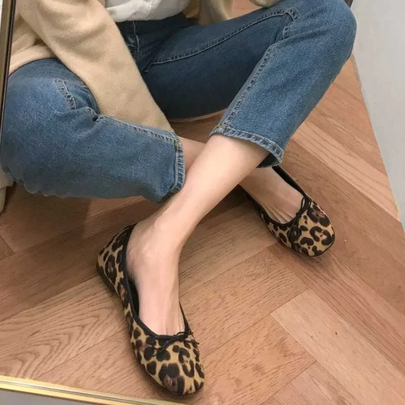 Klänningskor koreansk designer Leopard Flats Women Square Toe Bowtie Ballet Shoes Famous Slip On Loafers Ladies Espadrilles Shoes Moccasins 341 L230721