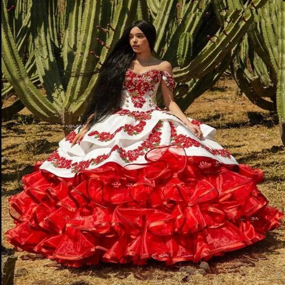 Rote Charro-Quinceanera-Kleider, mexikanisch, 2023, mit Rüschen, Blumenmuster, schulterfrei, bauschiger Rock, Spitzenstickerei, süße 16-Mädchen-Maskerade-Abschlussball2080
