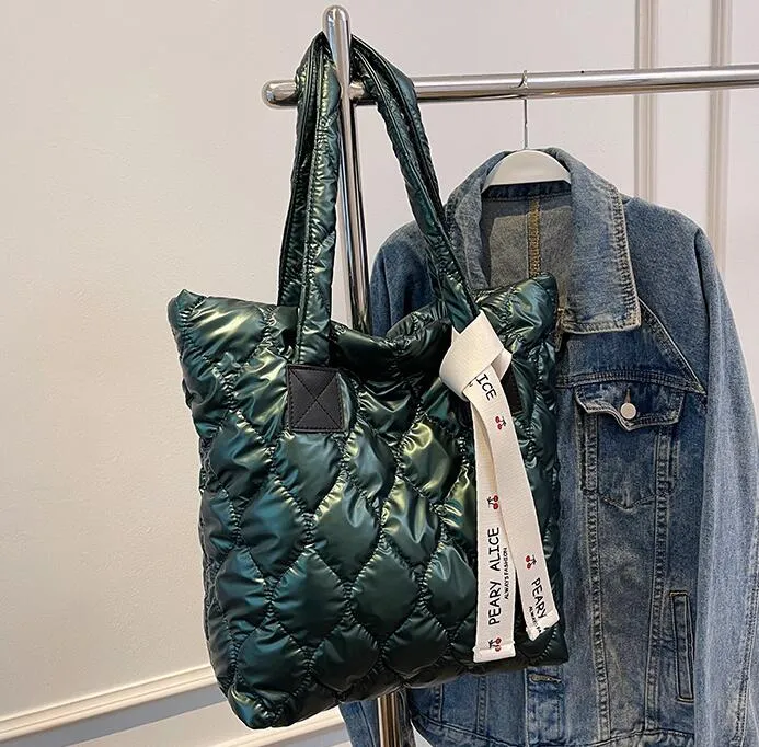 Atacado de fábrica bolsas de ombro femininas 6 cores Joker bolsa de couro de cor sólida costura clássica bolsa rômbica mochila de camuflagem de fita de grande capacidade