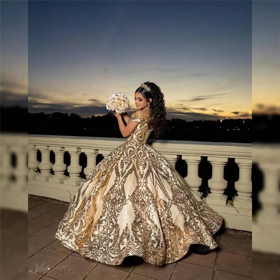 2021 Abiti da ballo in oro brillante Abiti Quinceanera con perline Spalle scoperte Tulle Paillettes Sweet 15 16 Abito XV Party Wear333t