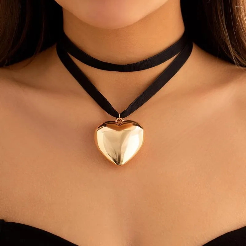 Ras du cou exagéré grand métal amour coeur pendentif collier pour femmes Goth noir velours court mode bijoux cadeau