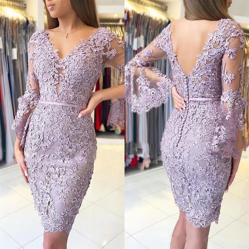 L'ultimo affascinante abito corto in pizzo color lavanda per la madre della sposa si veste a maniche lunghe con scollo a V Abiti da ospite per un matrimonio Back Out2619