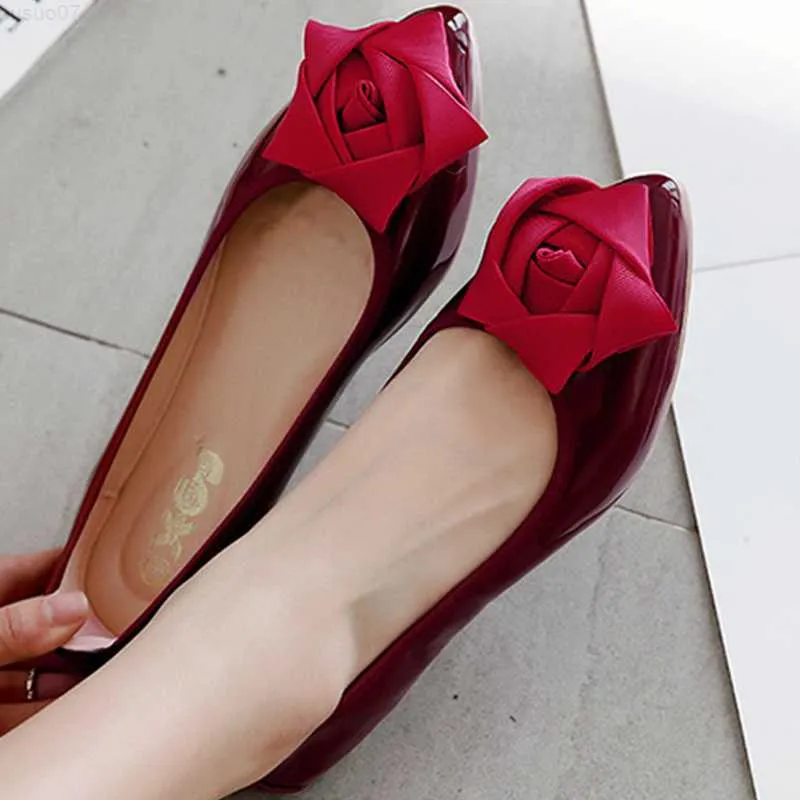 Dress Shoes Rose Floral pointed toe patent leather foldable ballet flats women moccasins slip on shoes women solid flower ballerina female L230721