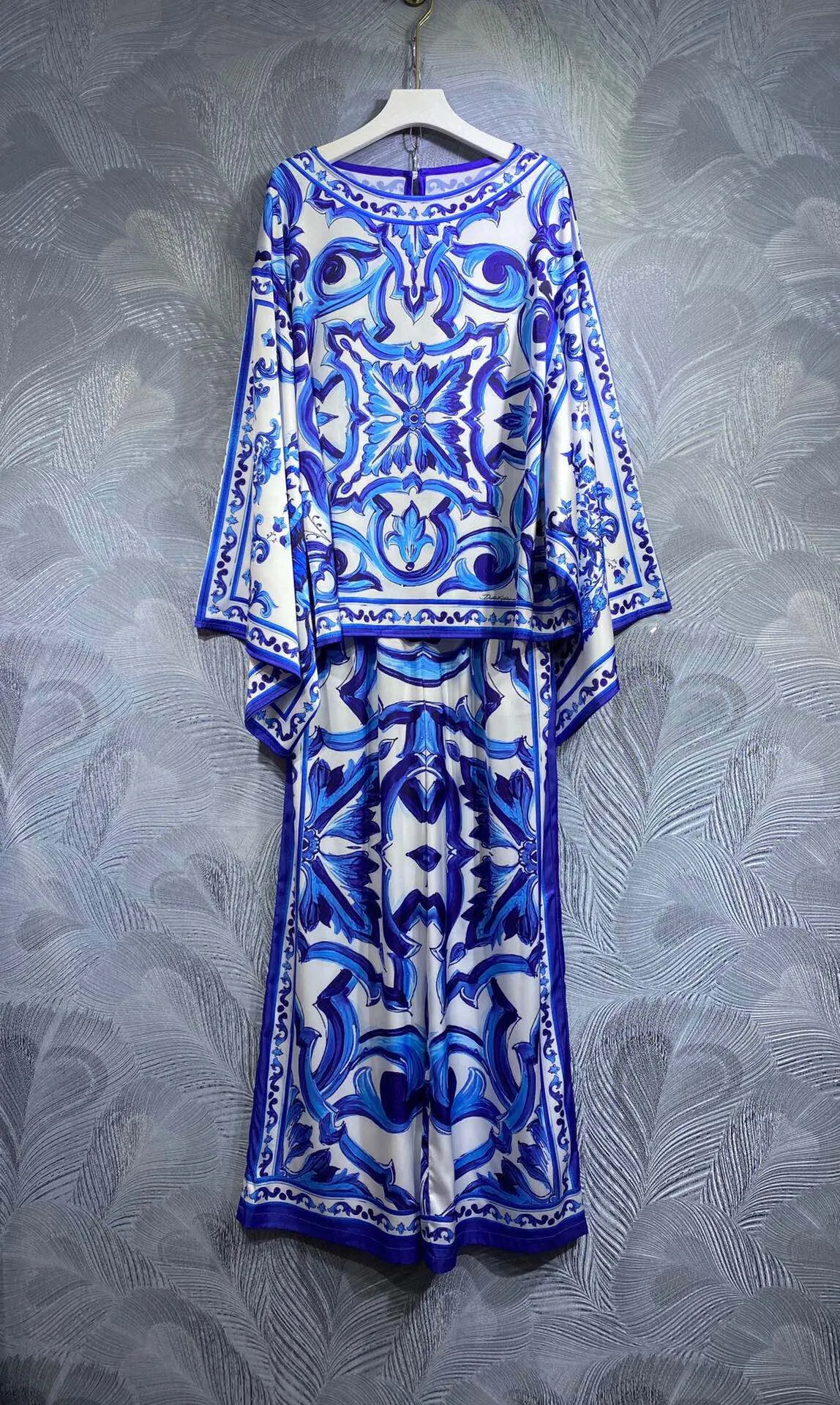 Projektantki zestaw damski 2023 Autumn/Winter Fashion okrągły szyja z koralikami z spodniami Zestaw S-XL Dwuczęściowe spodnie pojedyncze kolor cztery rozmiary niebieski kolor