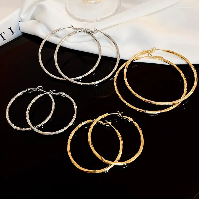 Orecchini a cerchio semplice grande metallo per gioielli moda donna orecchini cerchio placcatura oro reale all'ingrosso