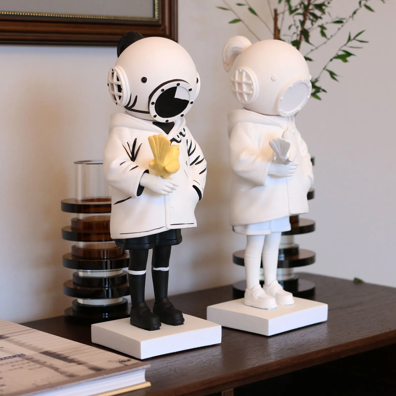 Decorative Objects Figurines Nordic Art DeepSea Diver Statues Banksy Sculpture England Street Collectible Toy Resin Girl Statue Home Decoration 230721