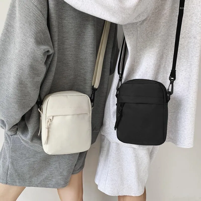 Kvällspåsar duk kvinnors crossbody väska trend 2023 Oxford axel handväska koreansk solid färg studenttelefon enkel shoppare handväska