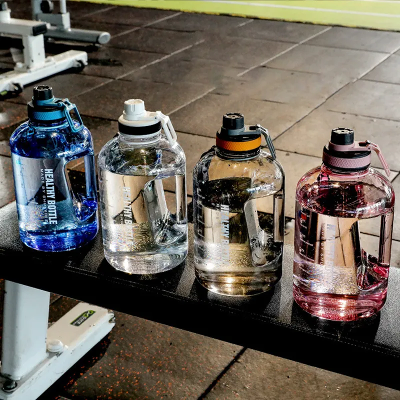 Butelki z wodą fitness i gradient butelki sportowej Porodowy uchwyt Plastikowy kubek i butelka z wodą 2-litrową butelkę z wodą Bidon na wode 230720