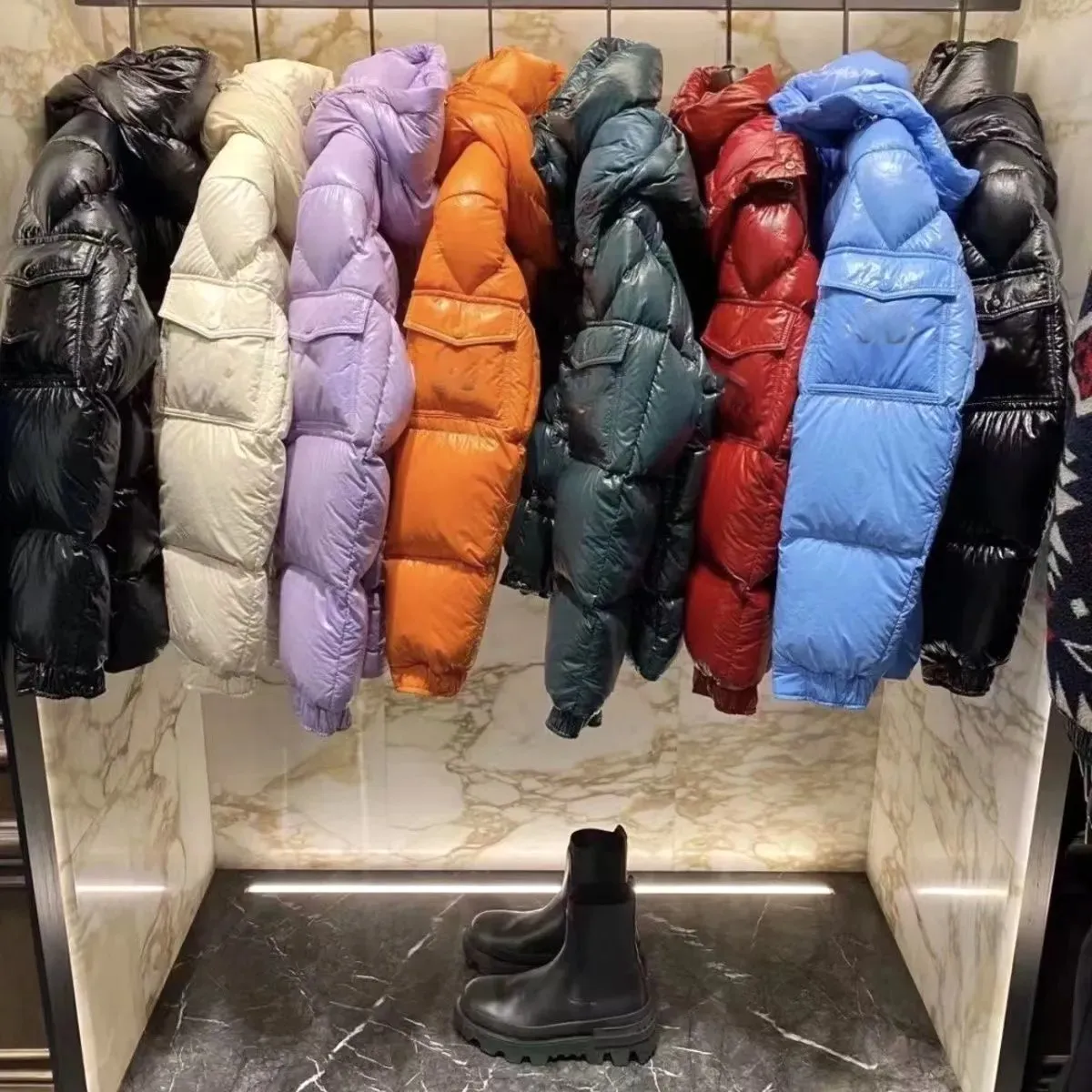 デザイナージャケットメンのための70周年記念冬のパフジャケットコートパッドと肥厚されたウィンドブレーカークラシックフランスブランドフード付きジップ