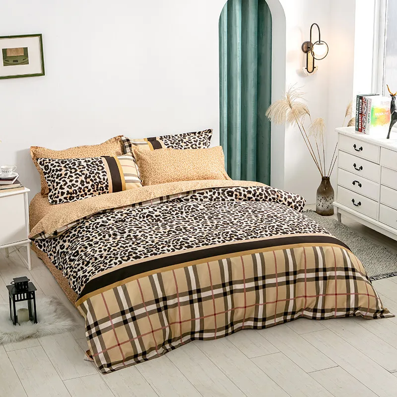 Set di biancheria da letto Luxury Leopard Plaid Stampato Biancheria da letto per la casa Copripiumino Lino Federa Lenzuolo King Full Bed 230720