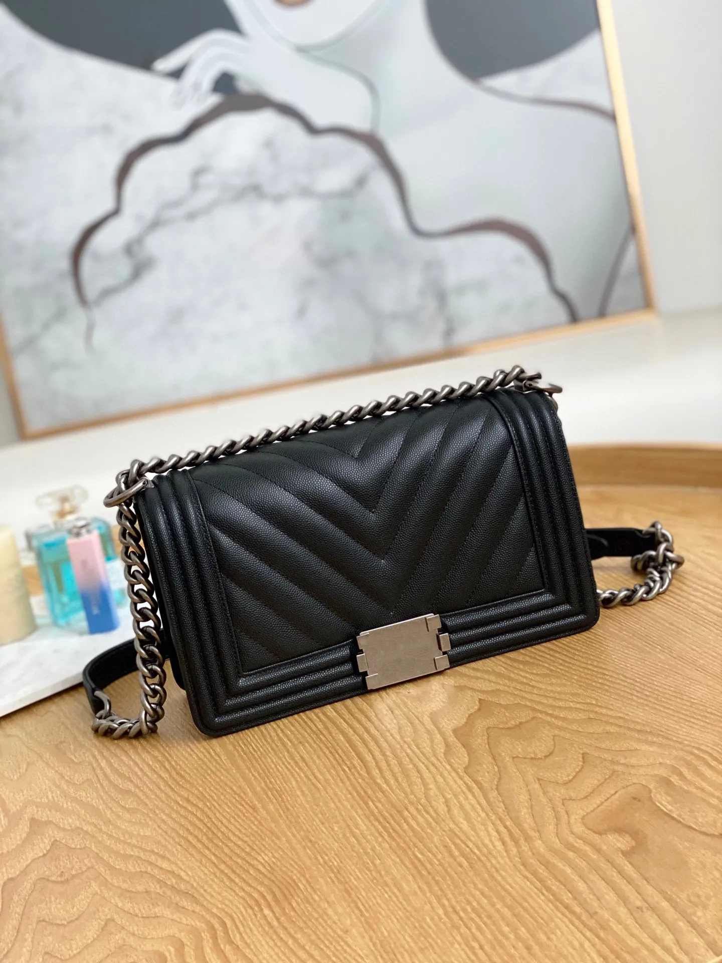 67086 Classic Dames Crossbody Bag High-end kwaliteit schoudertas gemaakt van koeienhidemateriaalgrootte is precies goed, zeer veelzijdige capaciteit kan alledaagse items plaatsen