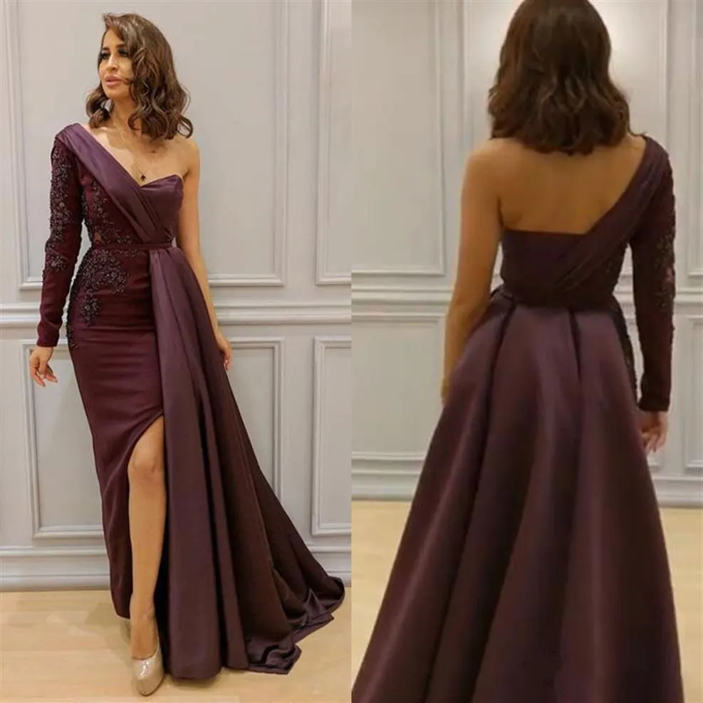 2019 Bordeaux Arabisch Jurken Avondkleding Een Schouder Side Split Formele Prom Jassen Kant Applique Kralen Lange Mouwen Party Dress264R