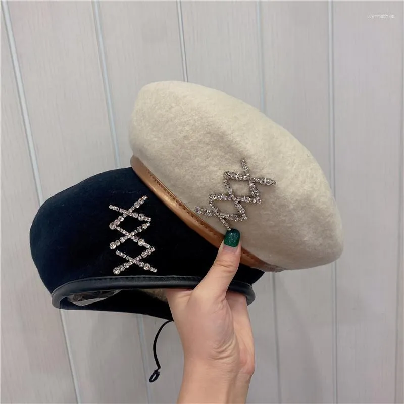 Bérets Xiaoxiangfeng Beret pour femmes automne et hiver de luxe en diamant peintre en laine incrustée chapeau coréen version