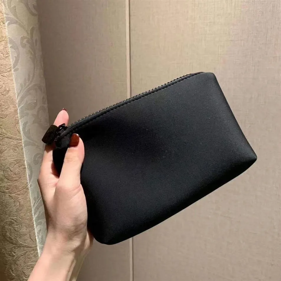 Dernier cadeau VIP bon sentiment de main avec logo sac de maquillage rouge à lèvres porte-embrayage voyage toilette mode sacs de rangement avec Box2390