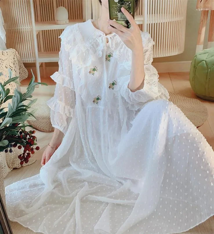 Abiti casual Mori Girl Sweet Doll Collar Manica a lanterna Abito in chiffon ricamato Allentato Summer White Fairy Princess Lace Midi Cottage