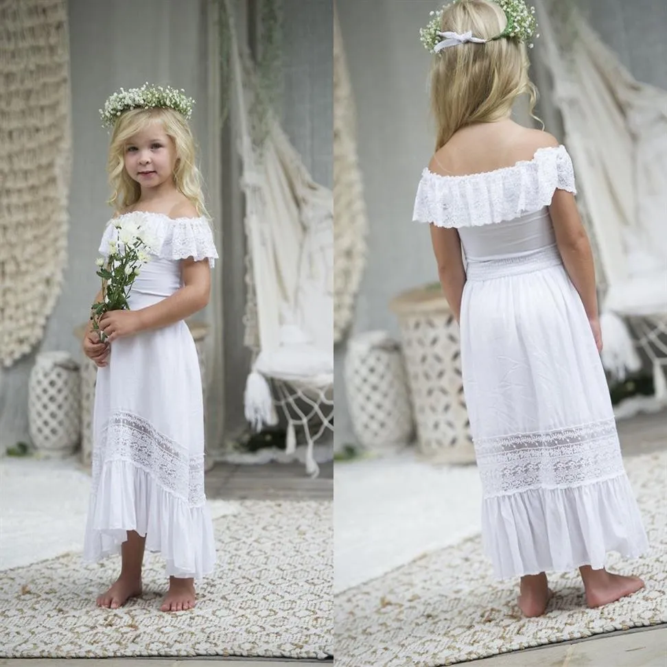 Härlig Bohemian från axelvita blommaflickaklänningar för bröllop med ärmar Lång spetsar backless strand boho första gemenskap292i