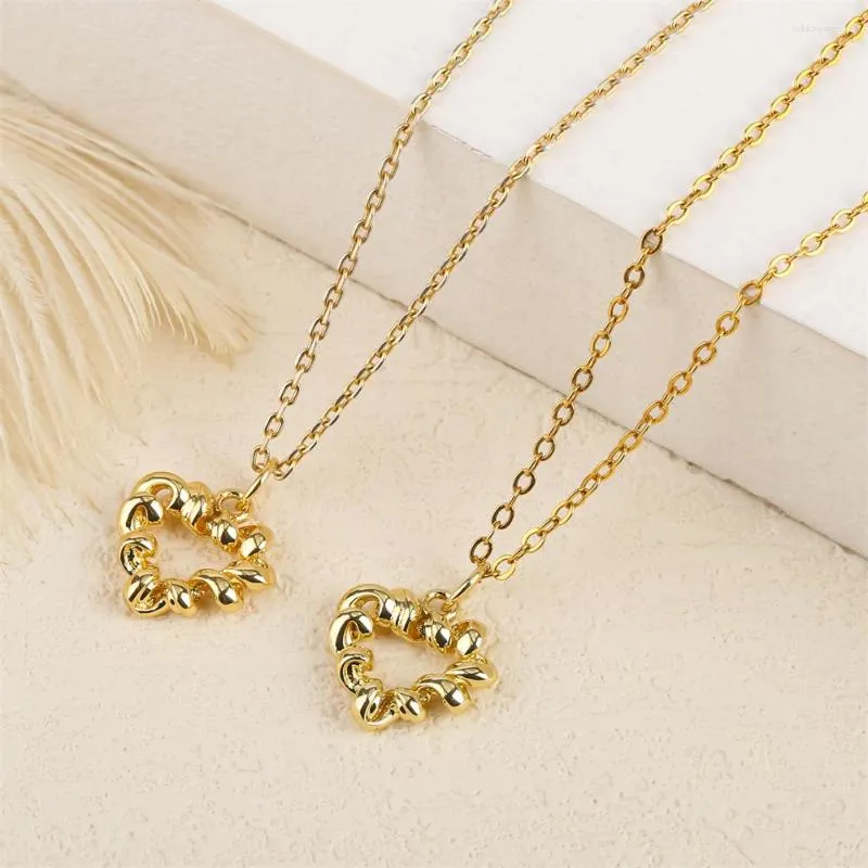 Pendant Necklaces 18K Copper Gold Plated Twisted Love Necklace Heart-Shaped Shell Lnstagram Gift For Girlfrien