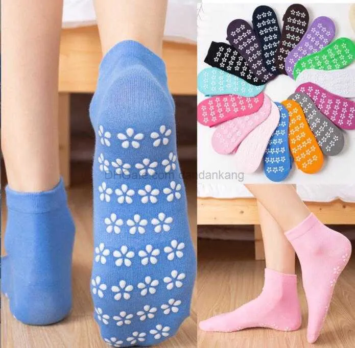 Hot Breathable Anti-friction Women Yoga exercise Socks Silicone dots Non Slip Pilates Barre Sports Dance Socks Slippers With Grips outdoor indoor trampoline sock