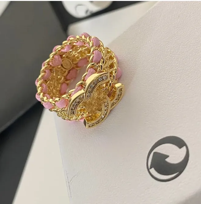 Designer de marca letras banhado a ouro latão cobre banda aberta anéis moda anel de cristal para mulheres jóias de casamento presentes novo