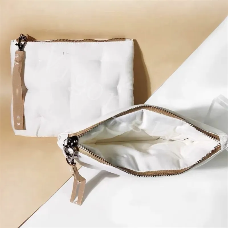 La Brand Cosmetic Bags For Girl Makeup Wash Bag Cloud Zipper Bags Soft White Color Beauty Case Soft Portable Storage Bag Beautiful Make up Purse Designer Handbags Logo