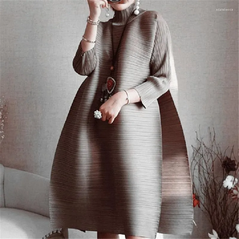 Sıradan Elbiseler Miyake Pileled Vintage Elbise Sonbahar 2023 Kış Yavurucu YelT BİLGİ BOYUTLARI Yüksek Moda Estetik Tasarımcı Kadınlar Abayas Elegant
