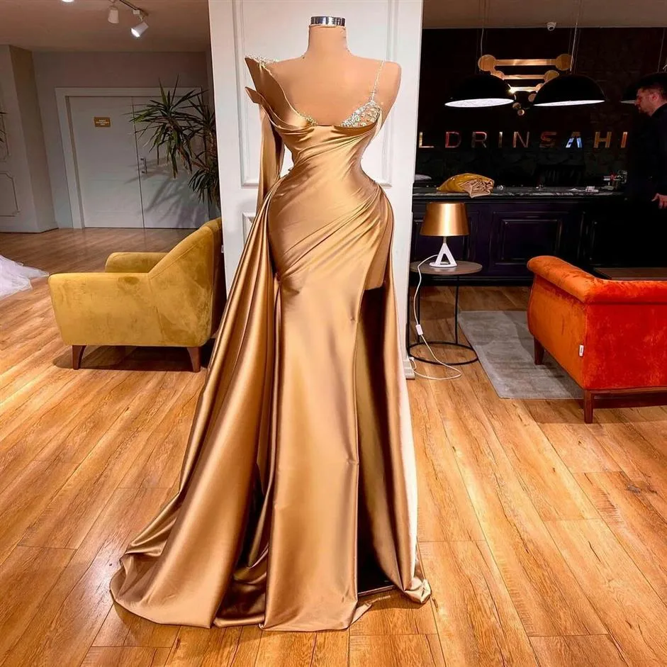 Vestidos de noite de cetim dourado 2021 para mulheres com frisos e fenda alta vestidos de festa de formatura sereia 282B