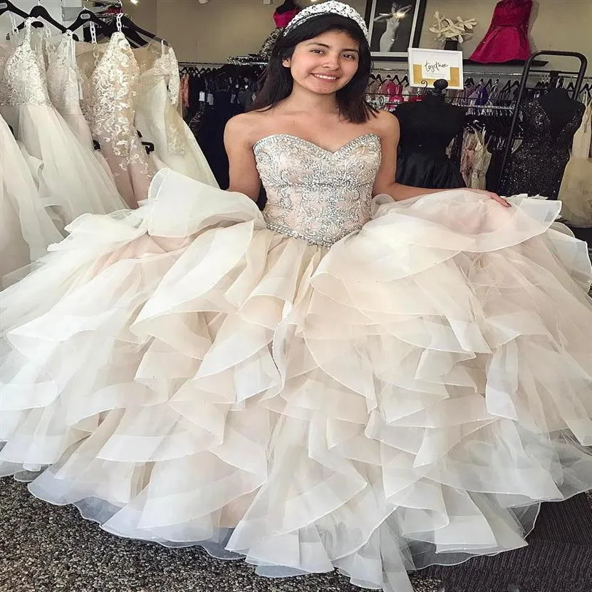 2021 Vintage Elegent szampana sukienki Quinceanera suknia balowa kochanie kryształowe koraliki organza rufles warstwy bez rękawów F234U