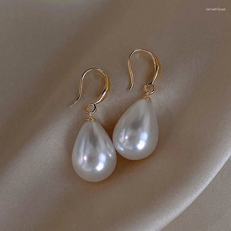 Dangle Earrings Hong Kong Style Hepburn French Retro Affordable Luxury Water Drop Pearl Simplicityエレガントロイヤルコートイヤリング